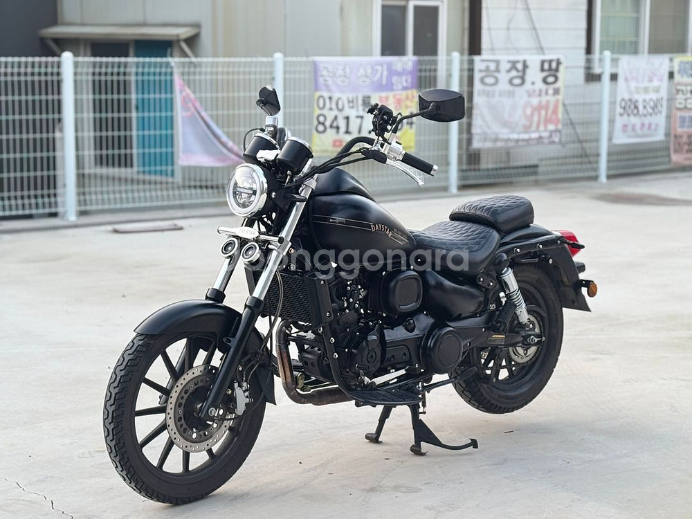 데이스타125 23년식 5천km 신차급 클래식 저렴히 판매합니다--6