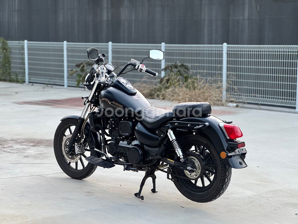 데이스타125 23년식 5천km 신차급 클래식 저렴히 판매합니다--4