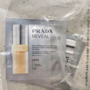 프라다 리빌 스킨 옵티마이징 파운데이션