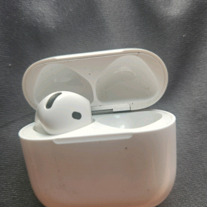에어팟 4세대 ANC 왼쪽+본체