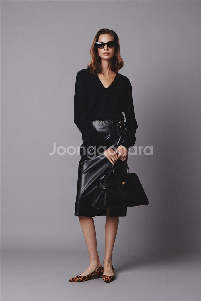 (한번착용)엘보른 티아나 브이넥 니트 블랙 34사이즈--0