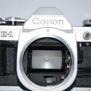 캐논 AE-1 필름카메라 바디+렌즈FD50mm 1:1.4팝니다