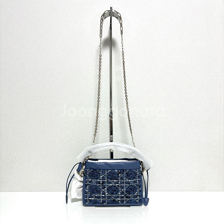 [새상품] 25FW 디올 레이디 미니 크로스백--1