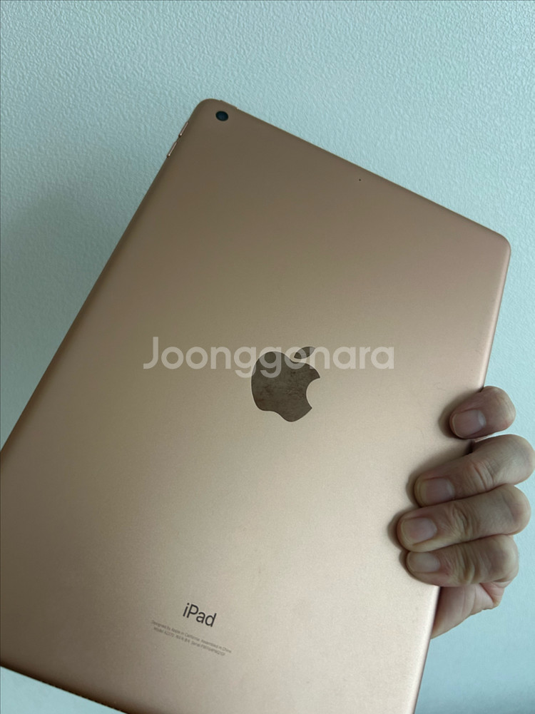 아이패드8세대 32G 골드+거치대도포함--4
