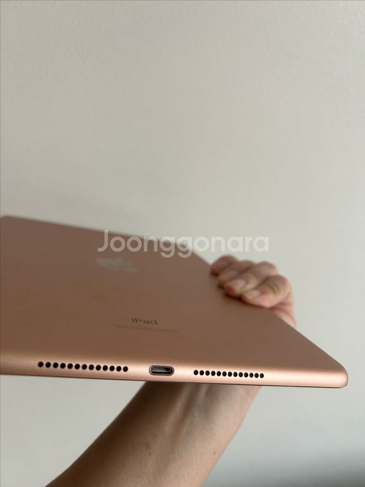 아이패드8세대 32G 골드+거치대도포함--5