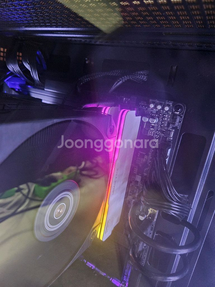 에센코어DDR5(하이닉스칩) rgb램 32기가 팝니다--0