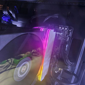 에센코어DDR5(하이닉스칩) rgb램 32기가 팝니다