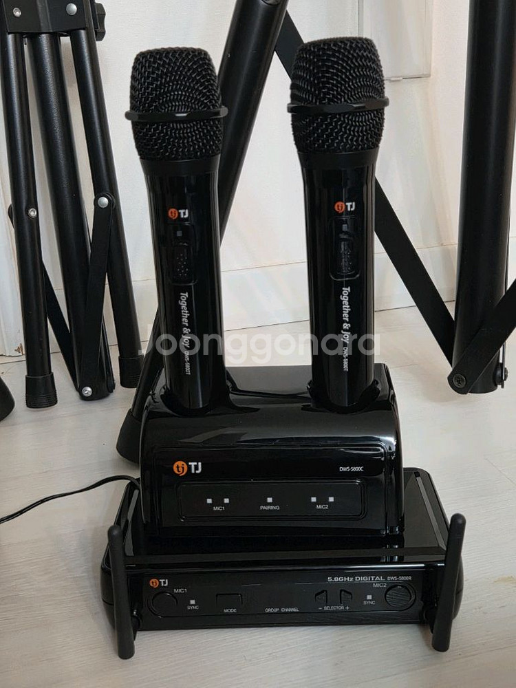 (풀패키지) TJ미디어 DWS-5800 무선 마이크 시스템 + 스피커 + 앰프 + 반주기 + 색소폰 + 연주곡집--1