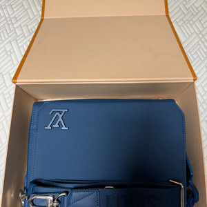 루이비통 테이크오프 메신저 M23709 미사용 팝니다