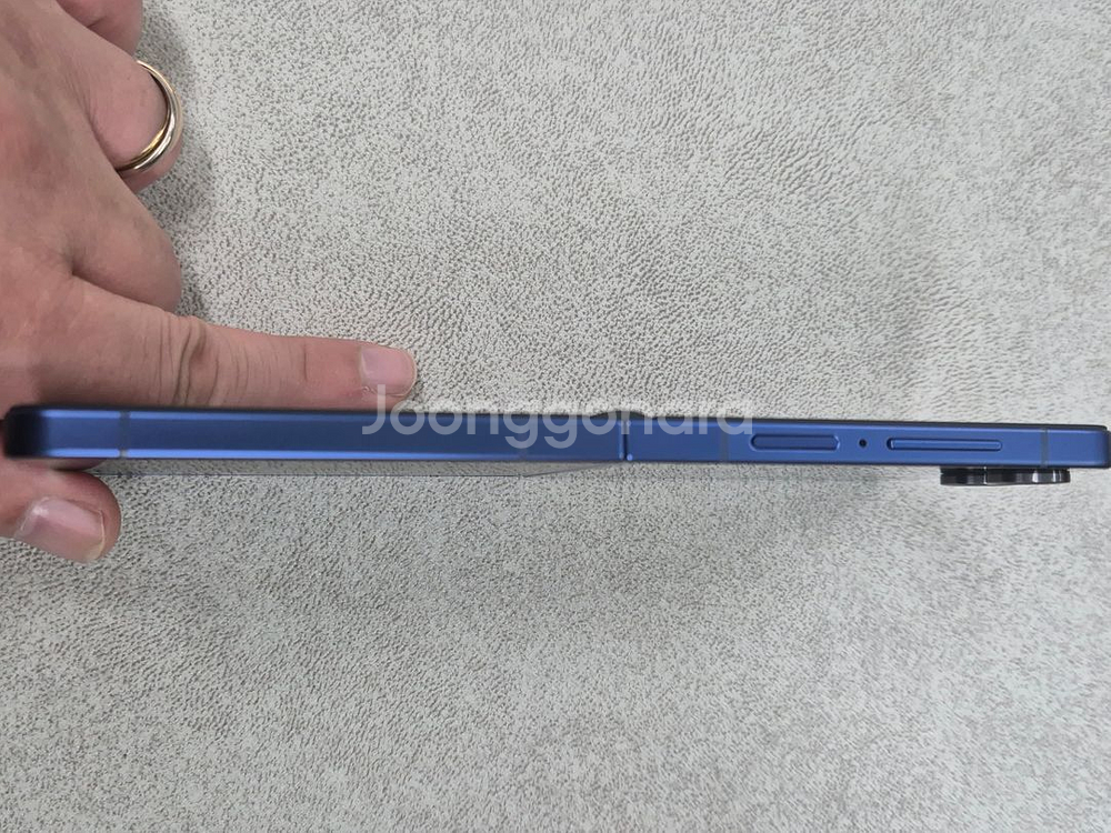 갤럭시 Z플립7 512G 네이비 판매합니다[98만]--4