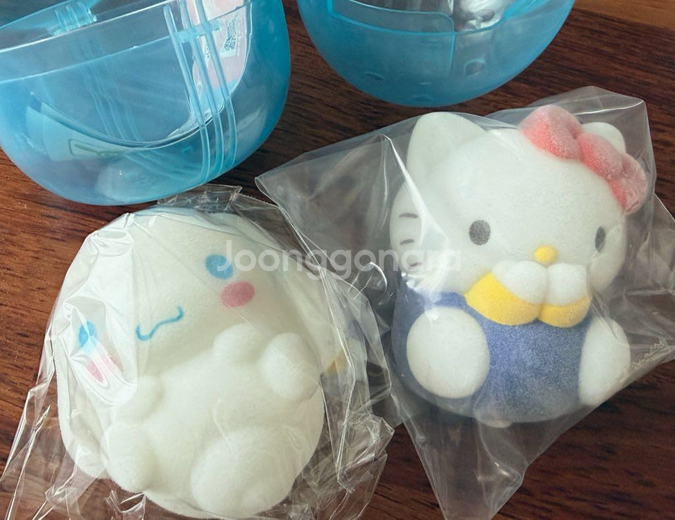 시나모롤 헬로키티 플로키피규어--0