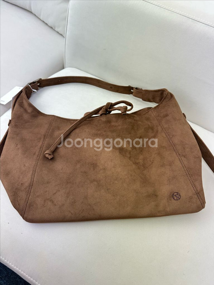 택달린새상품)앤디오디 플로백 스웨이드 카멜--2