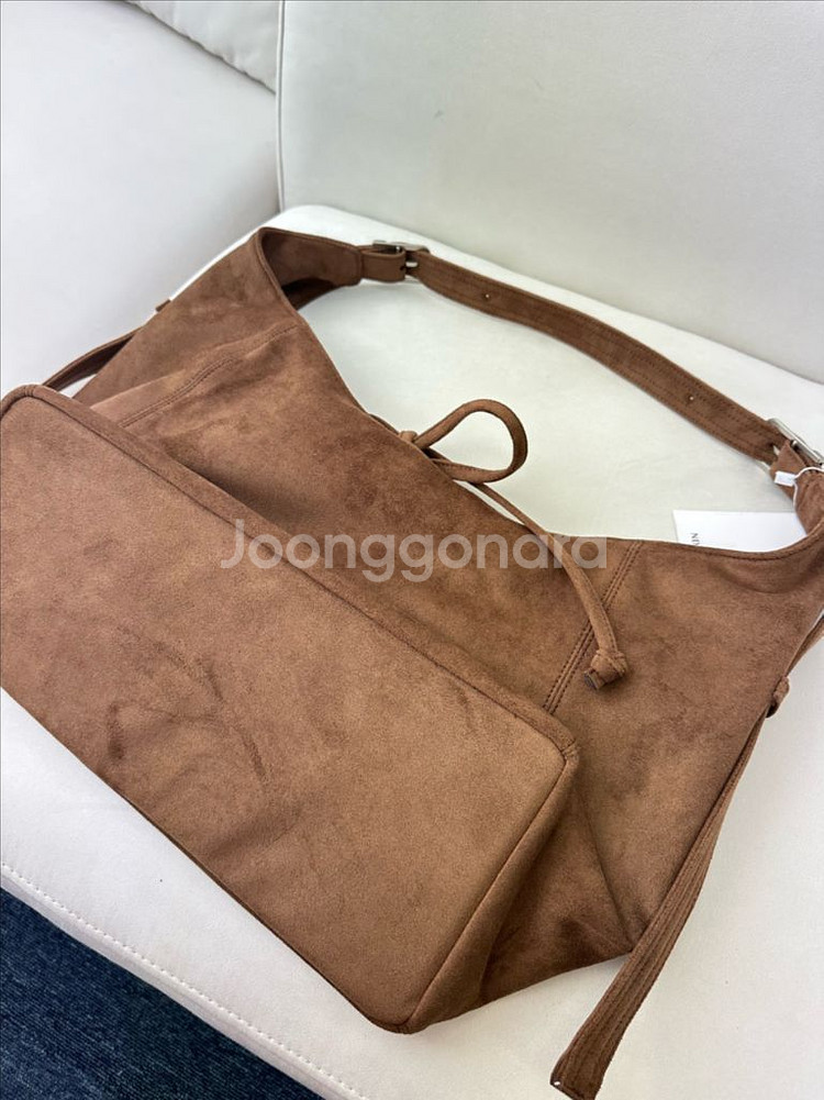 택달린새상품)앤디오디 플로백 스웨이드 카멜--3