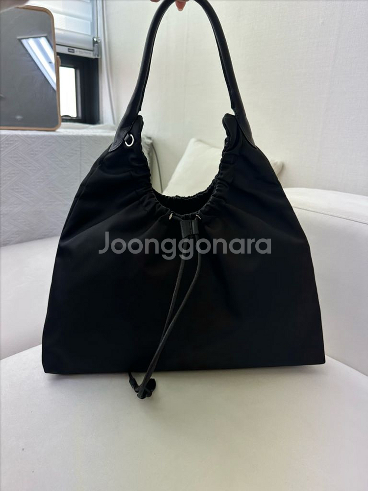 새상품)플로르 카라 나일론 숄더백--1