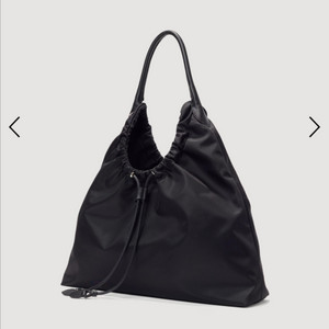 새상품)플로르 카라 나일론 숄더백