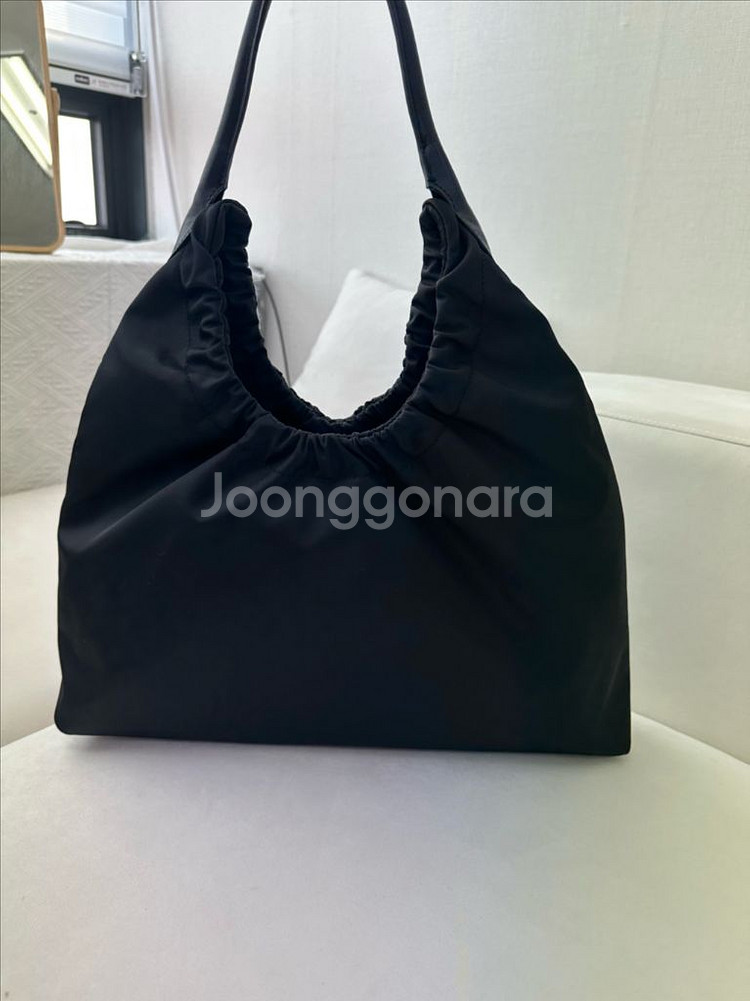 새상품)플로르 카라 나일론 숄더백--3