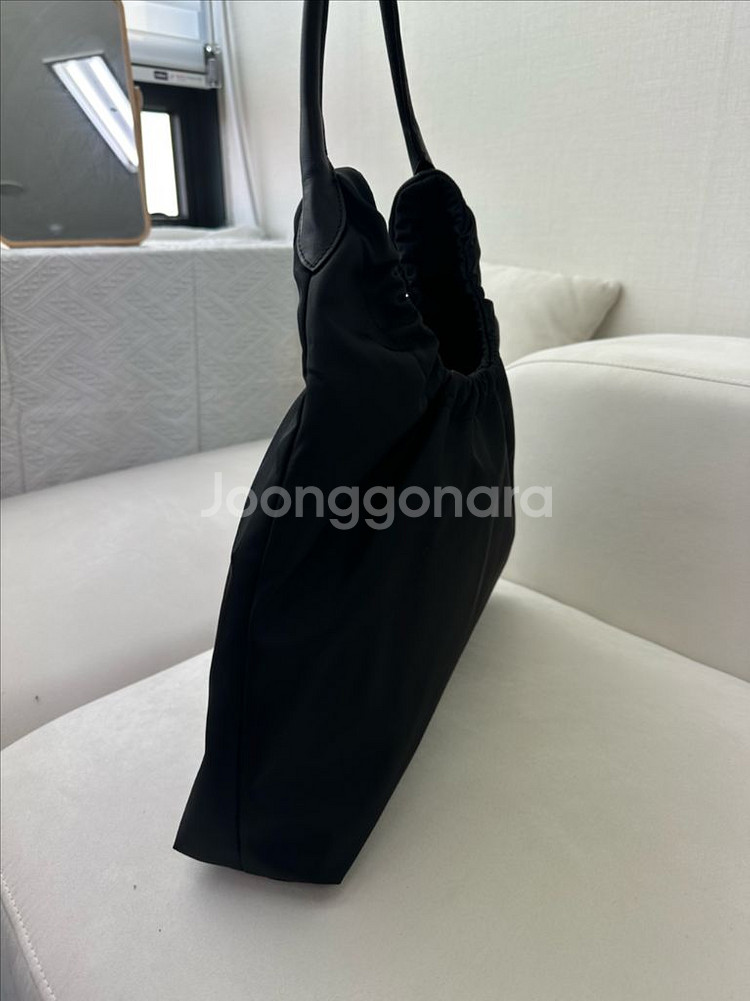 새상품)플로르 카라 나일론 숄더백--2