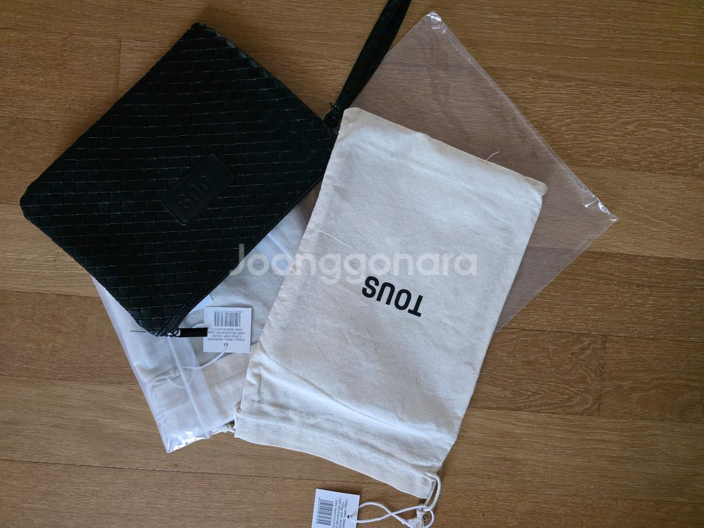 tous 보테가 스타일 블랙 파우치--0