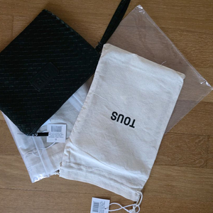 tous 보테가 스타일 블랙 파우치