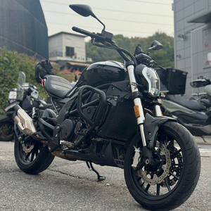 베넬리 502c 22년식 1만6천km 2채널 블랙박스 준튜닝 깔끔한 바이크 판매합니다