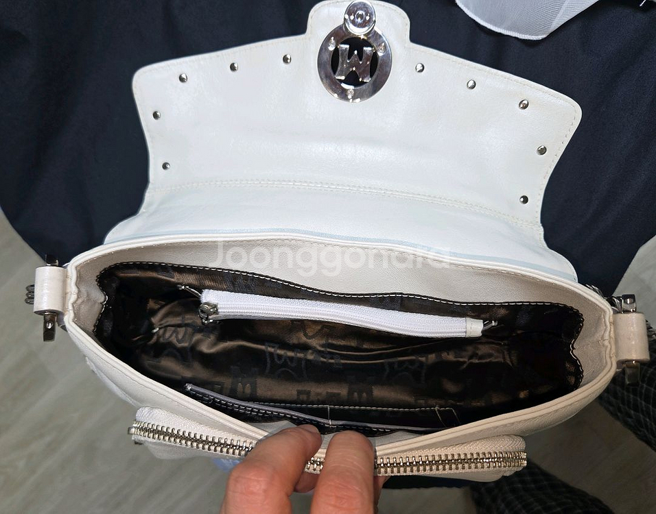 메트로시티 화이트 숄더백 (2회착용후보관)--4