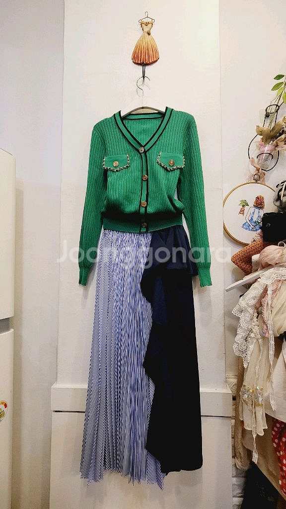 그린 체인 브이넥니트. 지고트 언발스커트--0