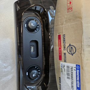 쌍용 슈퍼렉스턴 로워페시아 열선 및 USB 순정품 세트 판매합니다.