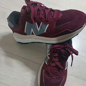 뉴발란스 574 버건디 운동화 사이즈 260