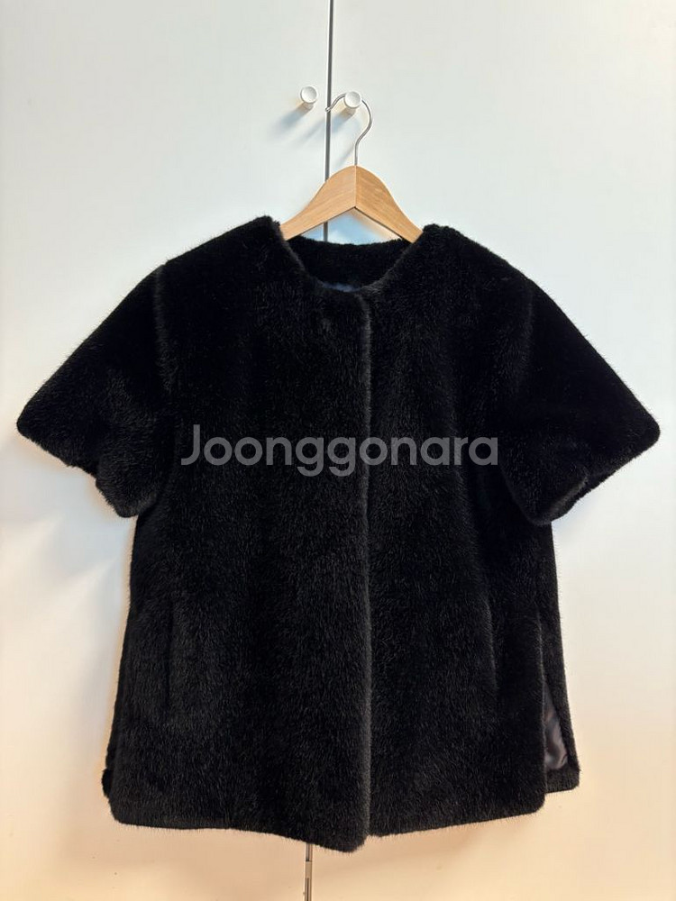 아뜨와 페이크퍼 반팔 자켓 (블랙)--7