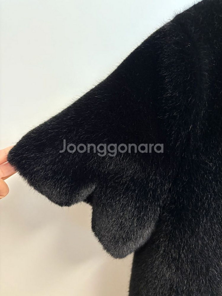 아뜨와 페이크퍼 반팔 자켓 (블랙)--2