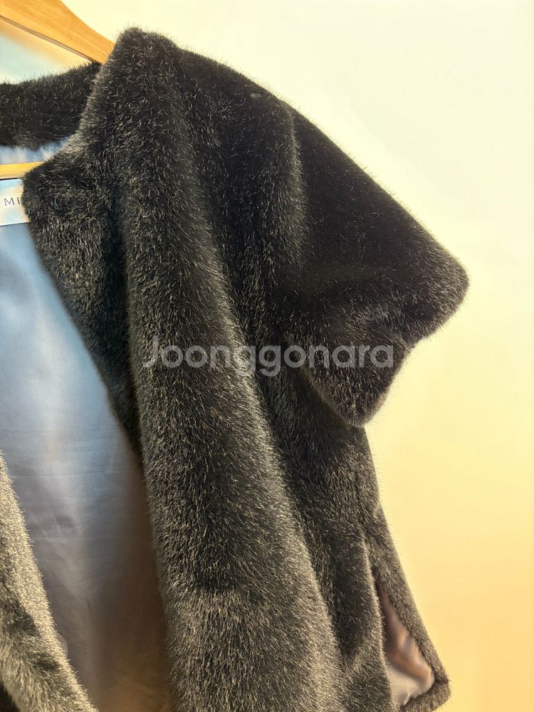 아뜨와 페이크퍼 반팔 자켓 (블랙)--4