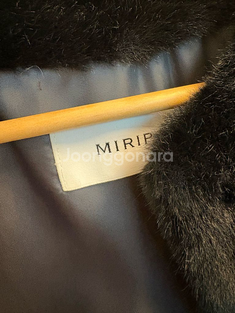 아뜨와 페이크퍼 반팔 자켓 (블랙)--5