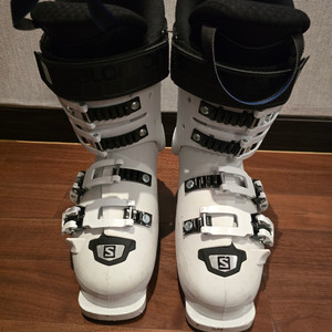 주니어 or 여성 살로몬 X MAX 80 스키부츠 230~235mm & 아토믹 바이저헬멧(AMID제품) 일괄 판매