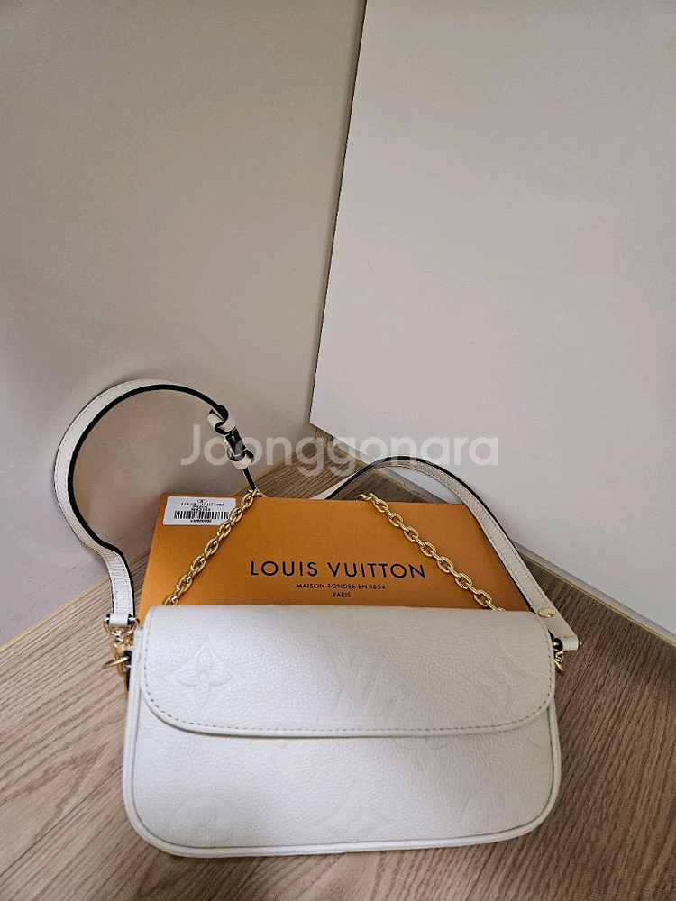 루이비통 아이비 가방 판매해요.--0