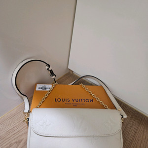 루이비통 아이비 가방 판매해요.