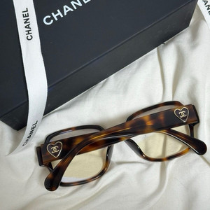 [구해요] 샤넬 하트 안경 톨토이즈 하바나 54