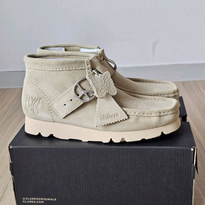 235 새제품) 클락스 니들스 왈라비 스트랩 부츠 메이플 스웨이드