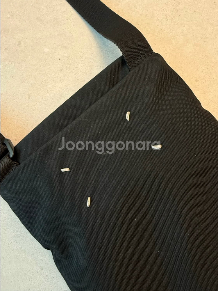 메종 마르지엘라 글램 슬램 스티치 미니 크로스백 블랙--5