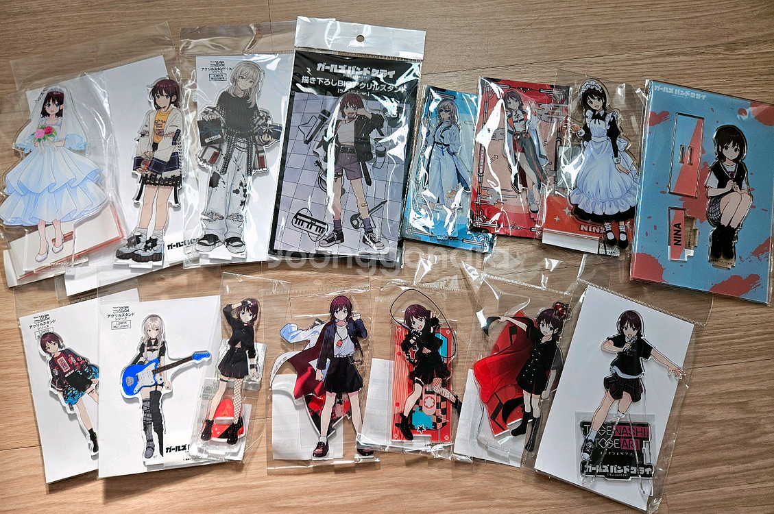 걸즈밴드크라이 아크릴스탠드 새상품 니나 모모카--0