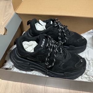 발렌시아가 트리플S 41사이즈