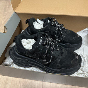 발렌시아가 트리플S 41사이즈