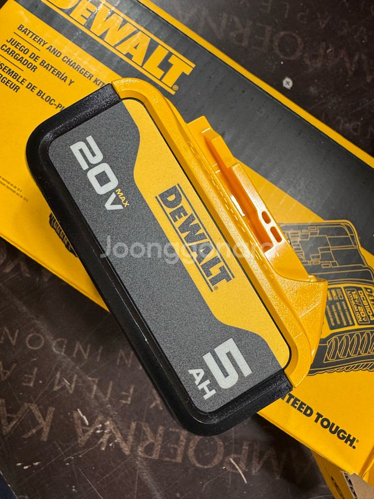 디월트 20V 5AH 배터리 5암페어 새제품 리뉴얼 신형--1