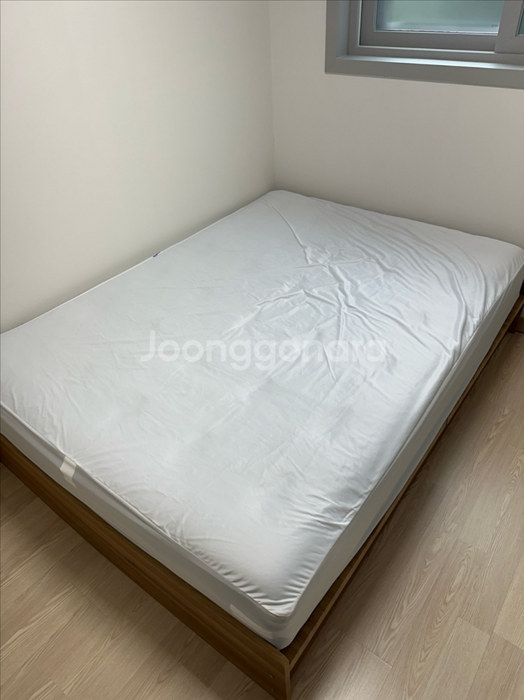 퀸 침대 프레임 + 메모리폼 매트리스 세트 판매--0