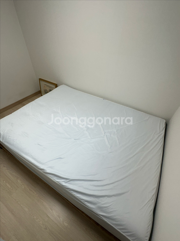 퀸 침대 프레임 + 메모리폼 매트리스 세트 판매--2