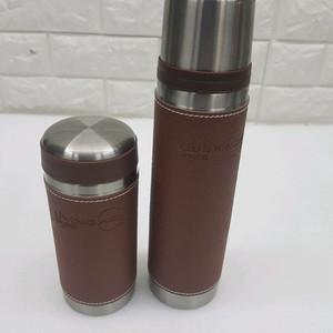 리빙아트 보온병 2개 입니다