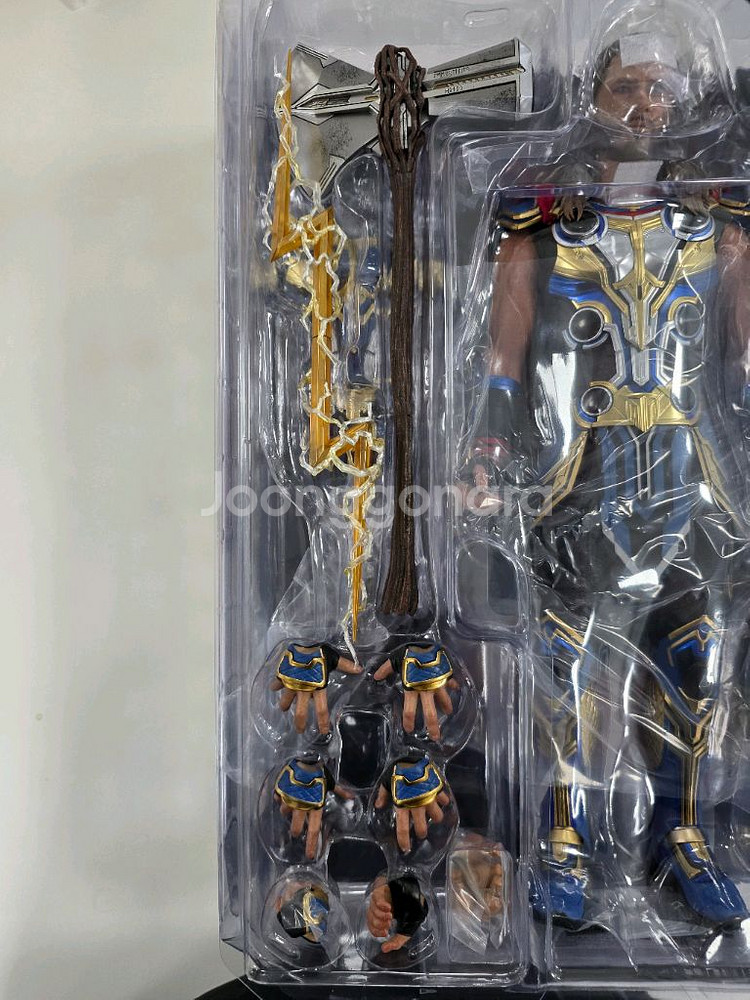 핫토이 토르 러브앤썬더 디럭스.핫토이 아나킨 에피2 미개봉 팝니다--8