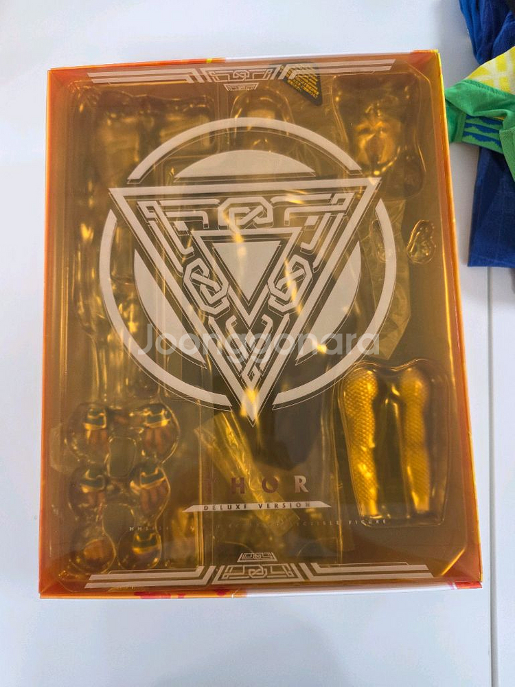 핫토이 토르 러브앤썬더 디럭스.핫토이 아나킨 에피2 미개봉 팝니다--7