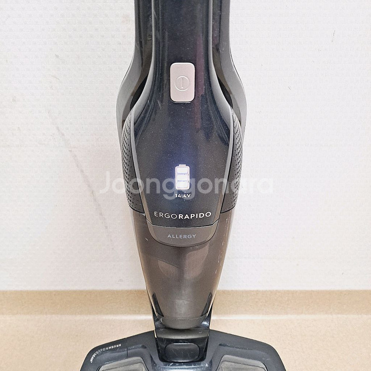 정상작동 일렉트로룩스 무선청소기 배터리빵빵함 네이비 2in1 스틱+핸디형--2