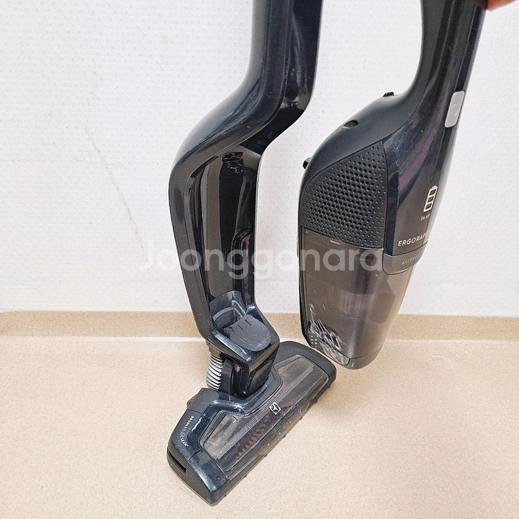 정상작동 일렉트로룩스 무선청소기 배터리빵빵함 네이비 2in1 스틱+핸디형--6