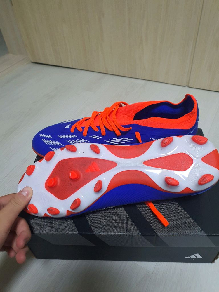 아디다스 프레테더 pro mg 축구화 이미지